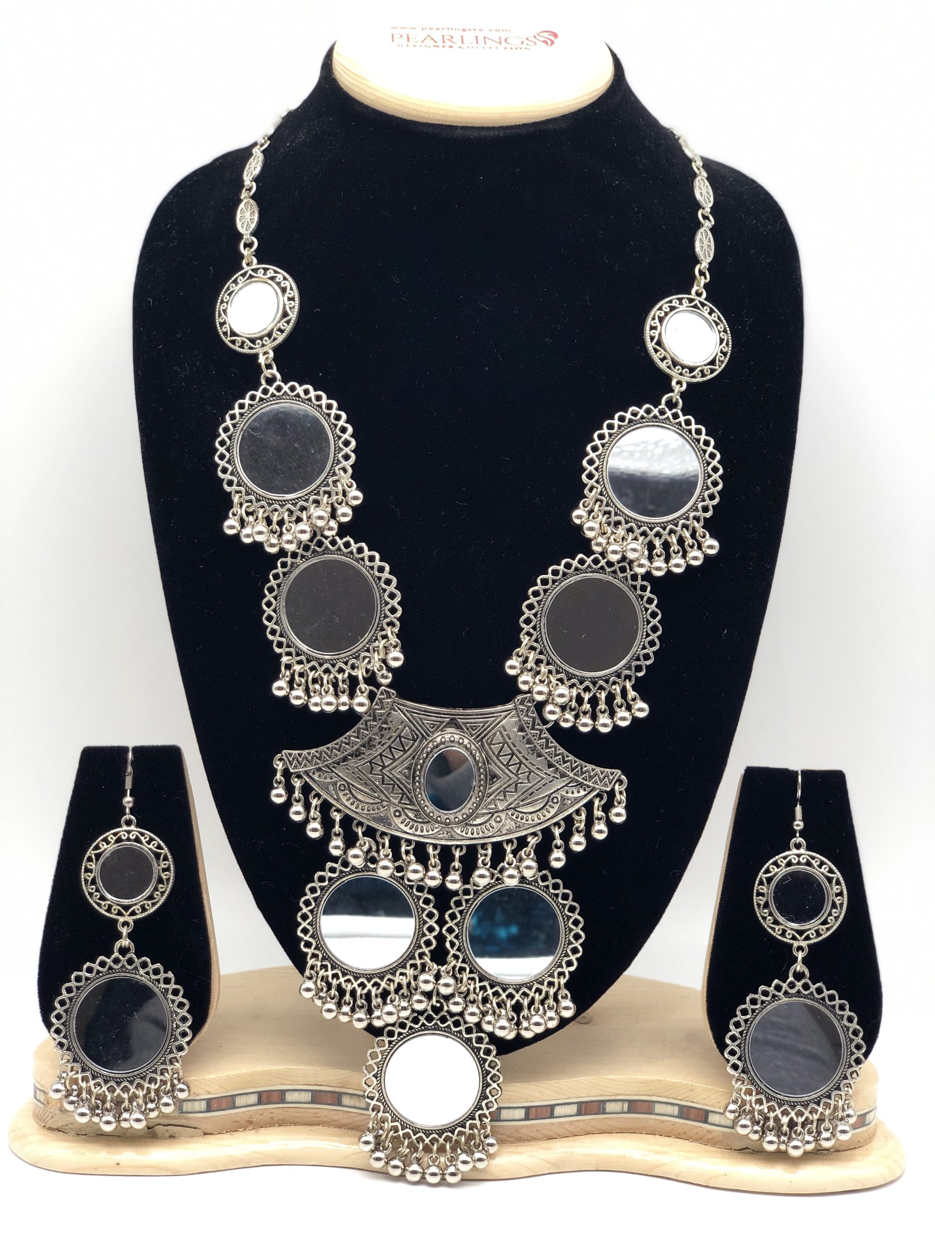 Antique Silverplated mirror designed necklace earring set. Pearlings