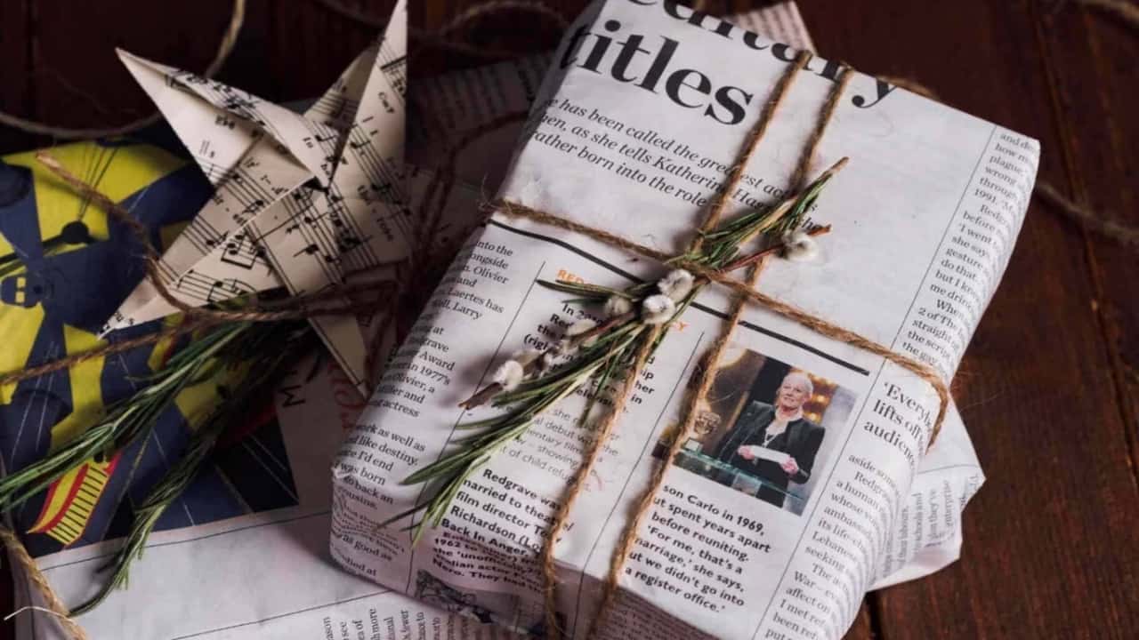 How To Make Christmas Newspaper Wrapping Paper
