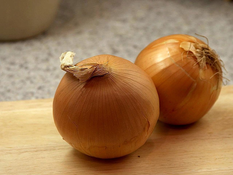 What is the Difference Between Yellow and White Onion