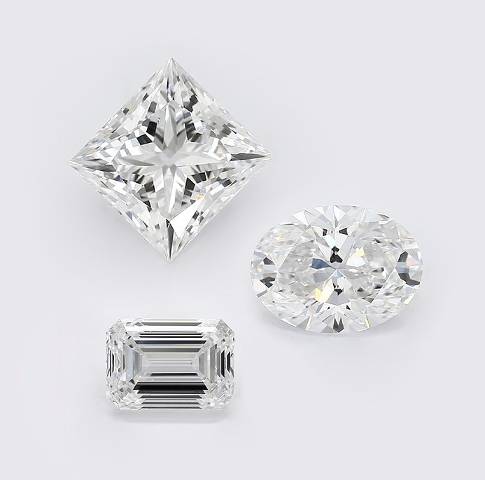 What is the Difference Between Cubic Zirconia and Labgrown Diamond