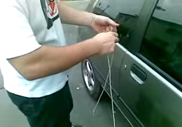 Hoe Een Auto Openen In 10 Seconde Zonder Sleutels.
