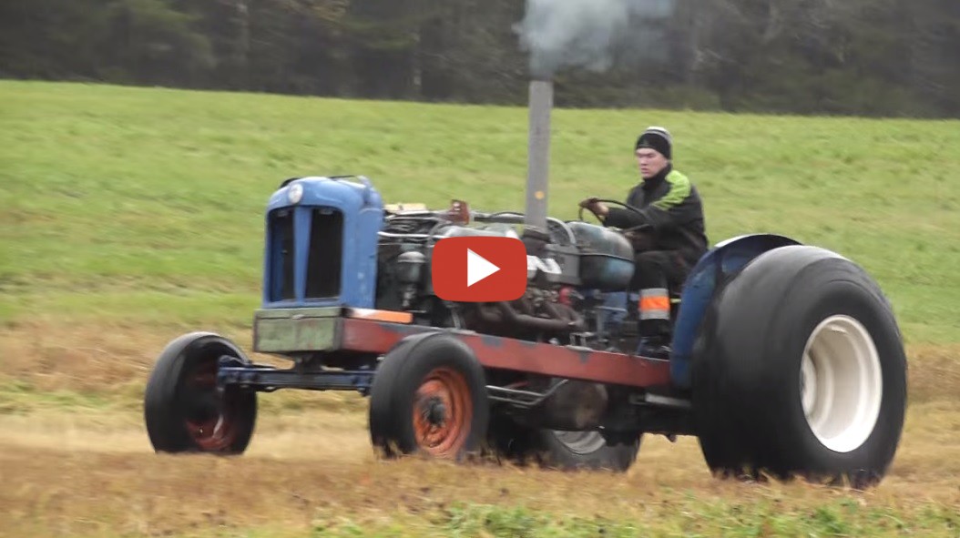 Fordson Major met een SCANIA DS14 V8 motor