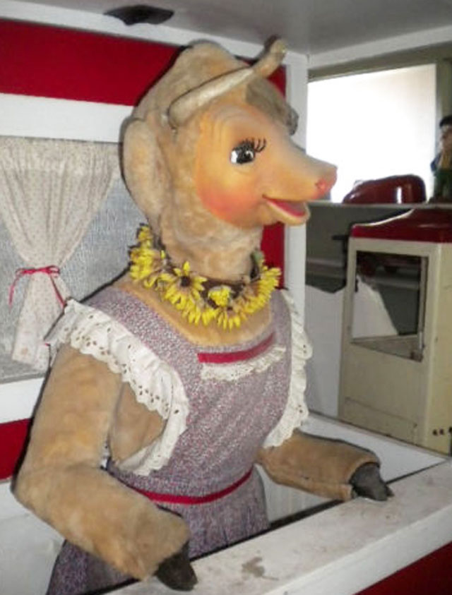 FOR SALE Vintage Elsie the Borden's Cow Animatronic Store Display
