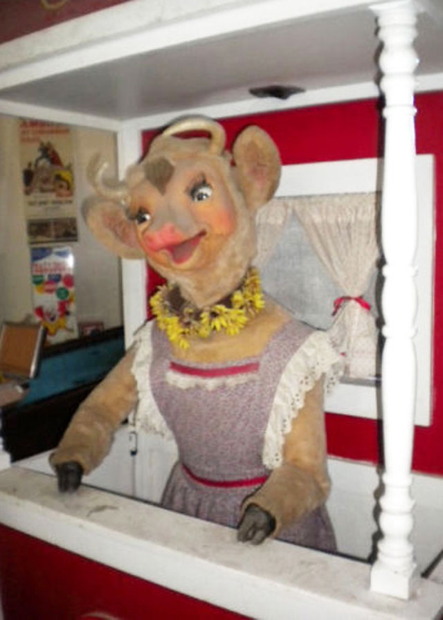 FOR SALE Vintage Elsie the Borden's Cow Animatronic Store Display