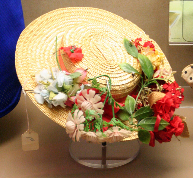 This Minnie Pearl Sculpture is Made With Chicken Wire!! Peewee's blog