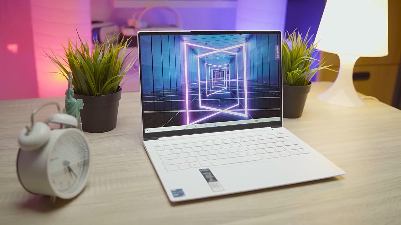 Review Laptop Lenovo Yoga Slim 7i Carbon Pemmzchannel