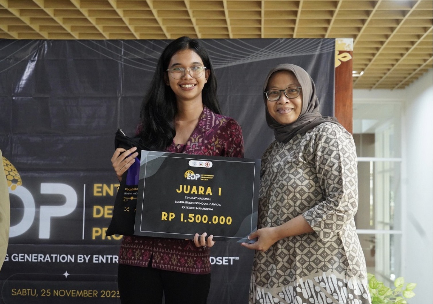 Ni Made Nami Krisnayanti Raih Juara 1 Entrepreneur Development Project