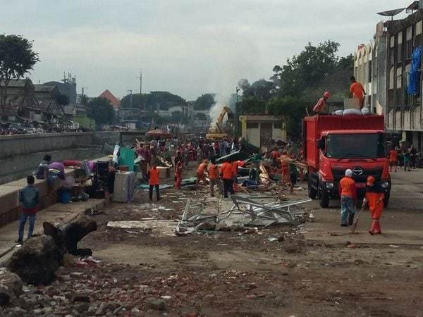 bangunan liar kali prancis