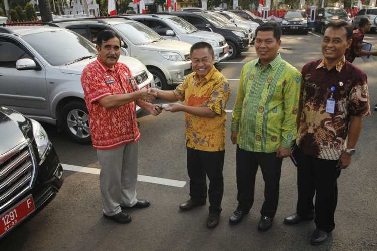 Mobil Dinas