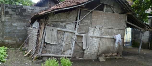 Rumah tidak Layak Huni Nenek Wati