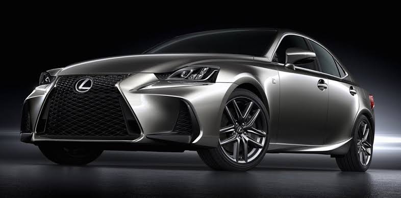mobil Lexus ES