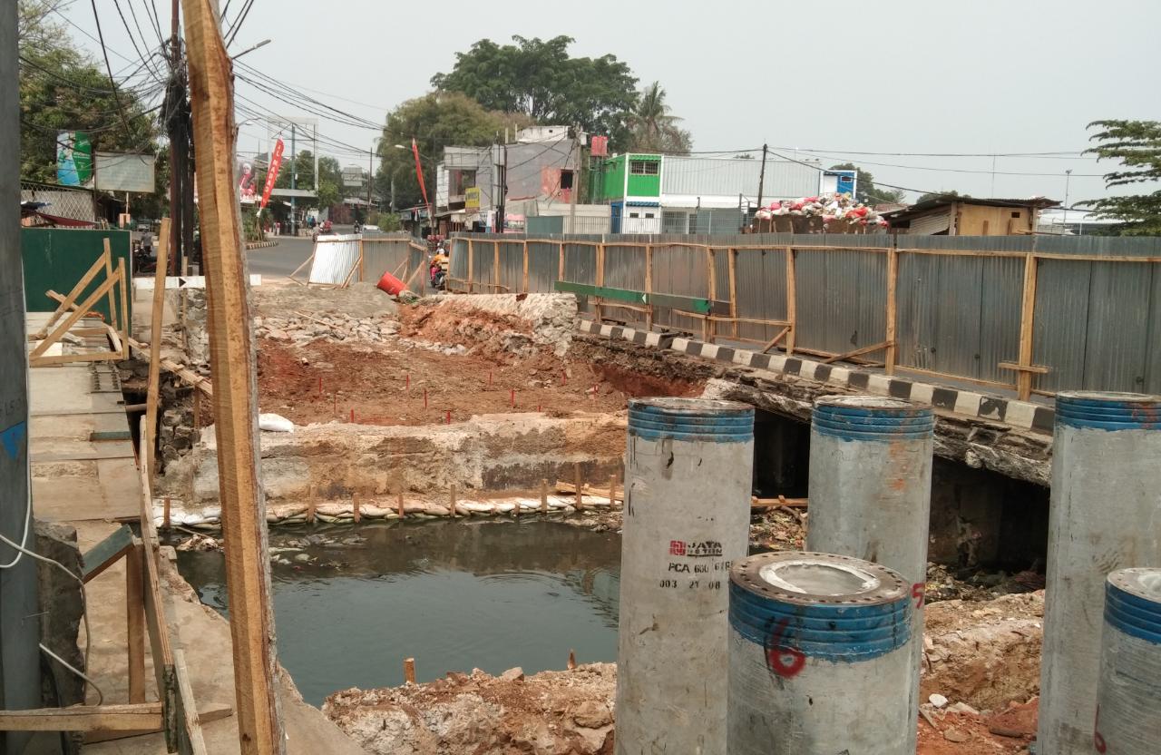 jembatan di jalan raden fatah