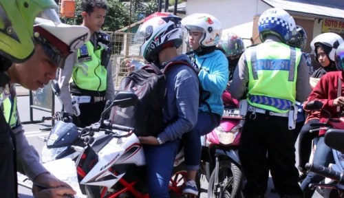 polisi 2017 04 22 174610 small