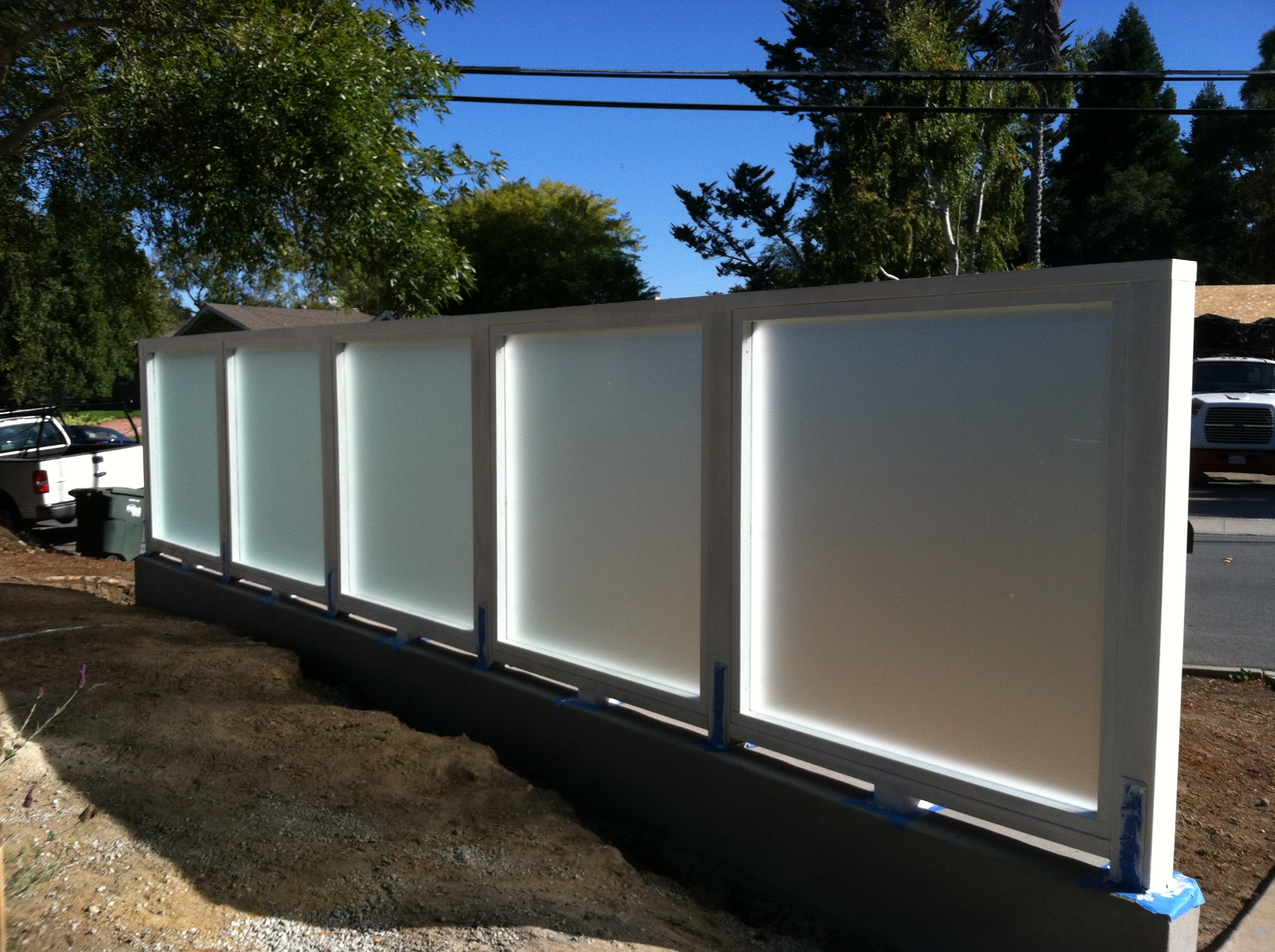 Glass Panel Peninsula Fence