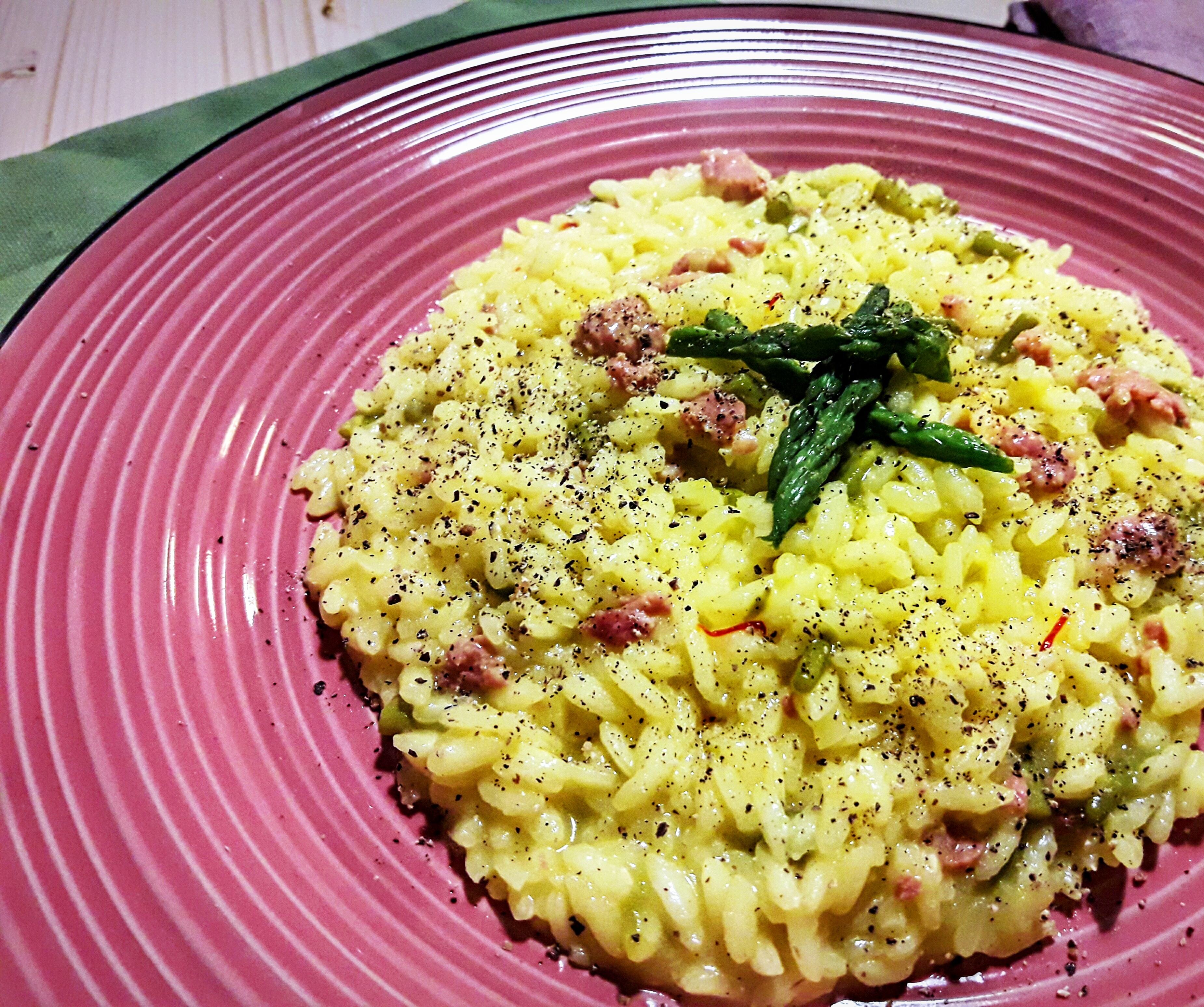 Risotto con asparagi salsiccia e zafferano Pentole&Pennelli