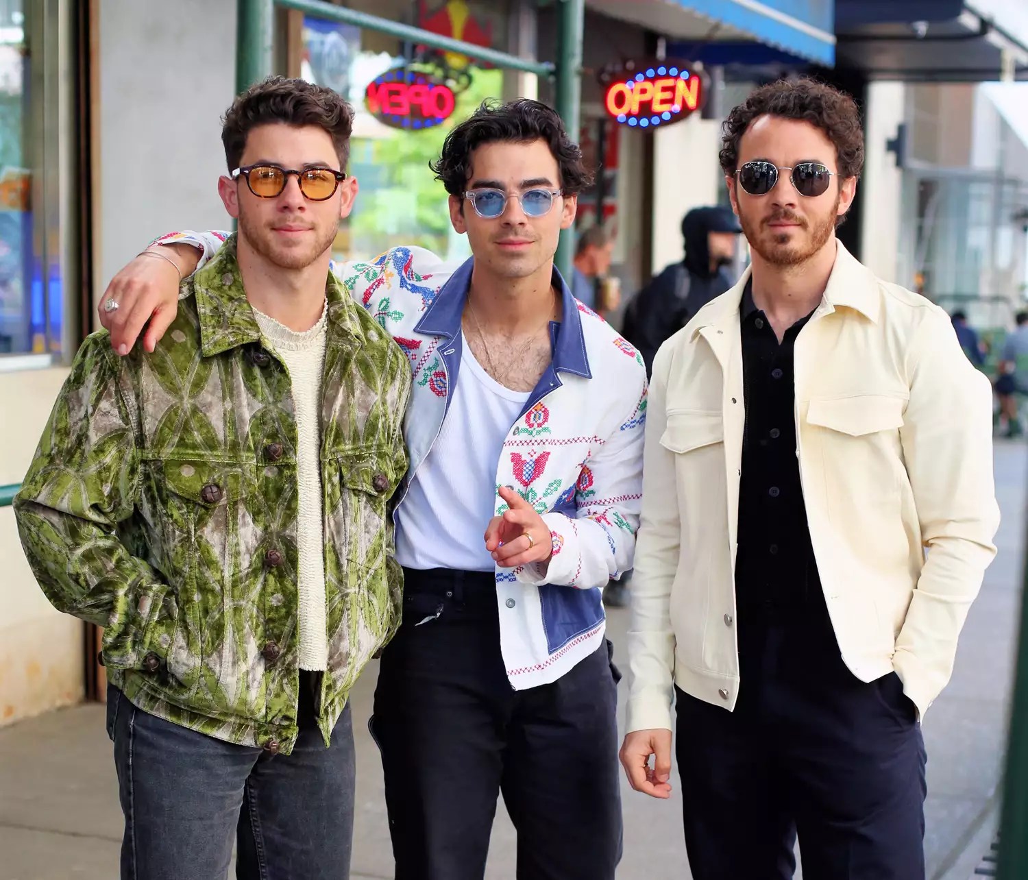 Startraks Nick Jonas, Joe Jonas And Kevin Jonas Pose It Up Outside Watch What Happens Live