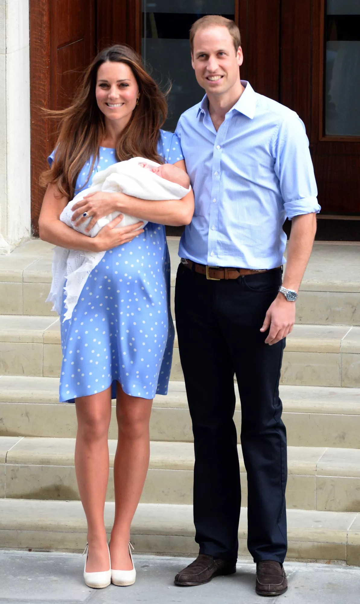 Prince William, Duke of Cambridge and Catherine, Duchess of Cambridge with their newborn son pose for the media before departing the Lindo Wing of St Mary&rsquo;s Hospital on July 23, 2013 in London, England.