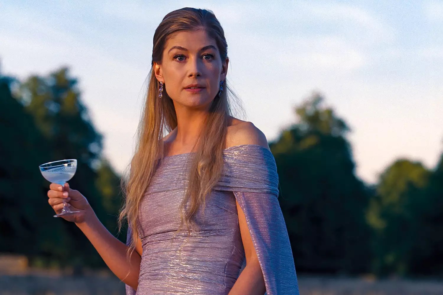 Rosamund Pike and Barry Keoghan Star in First Trailer for Emerald Fennell&rsquo;s New Movie &lsquo;Saltburn&rsquo;