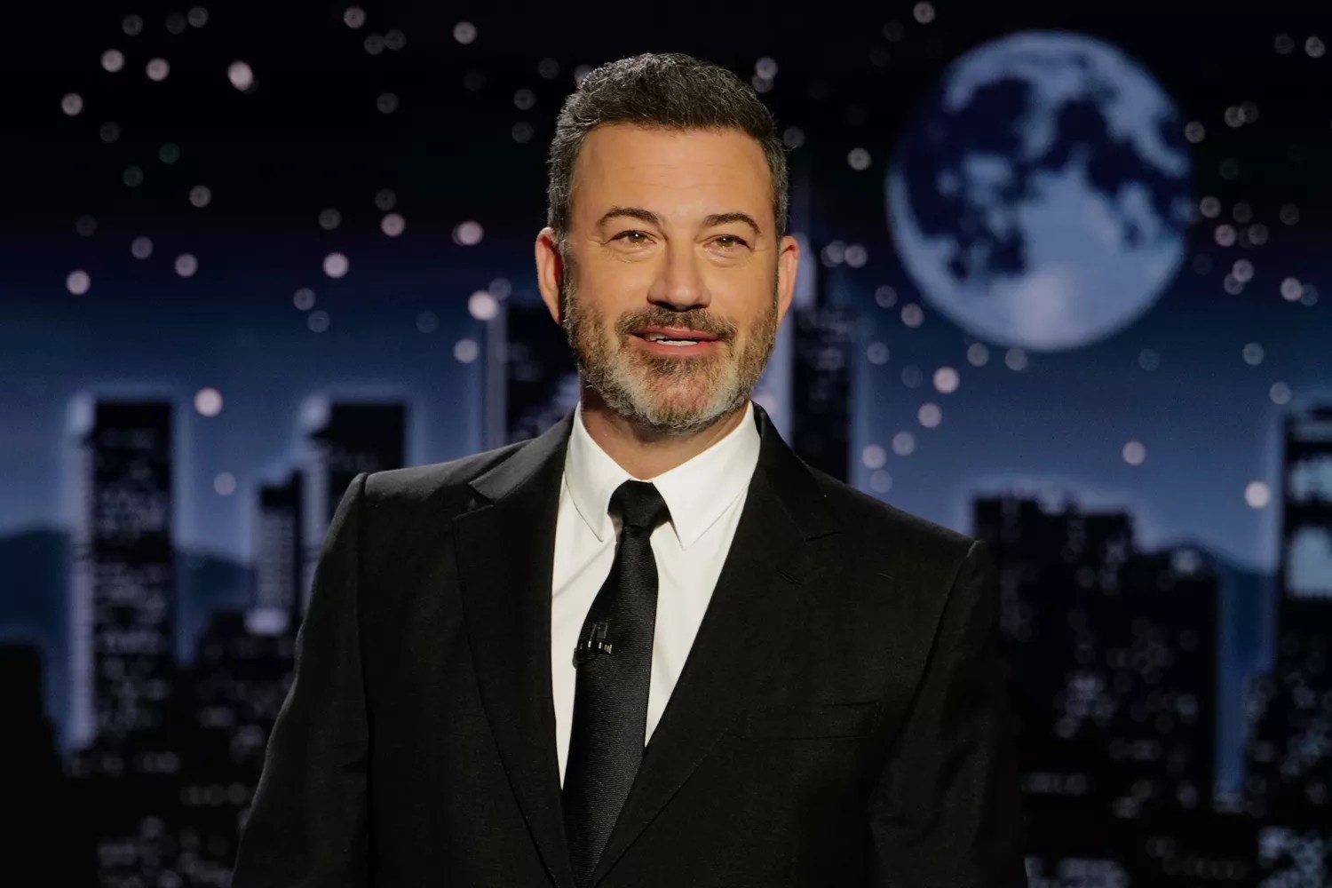 JIMMY KIMMEL LIVE! &ldquo;Jimmy Kimmel Live!&rdquo; airs every weeknight at 11:35 p.m. ET and features a diverse lineup of guests that include celebrities, athletes, musical acts, comedians and human interest subjects, along with comedy bits and a house band