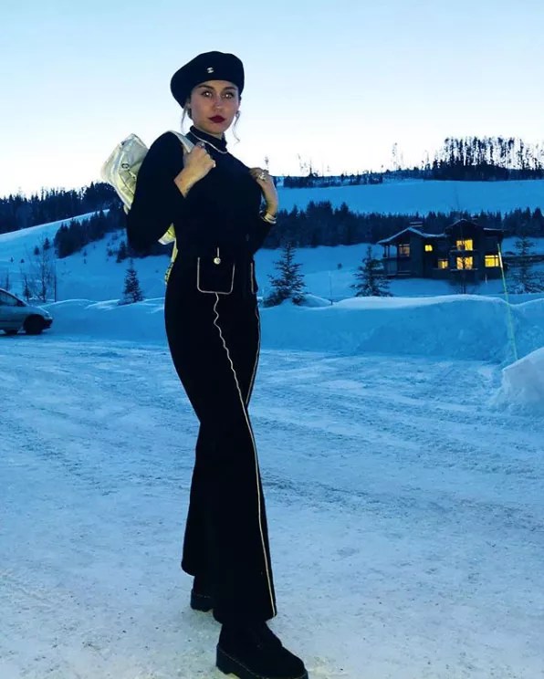 miley-cyrus-snow-vacation