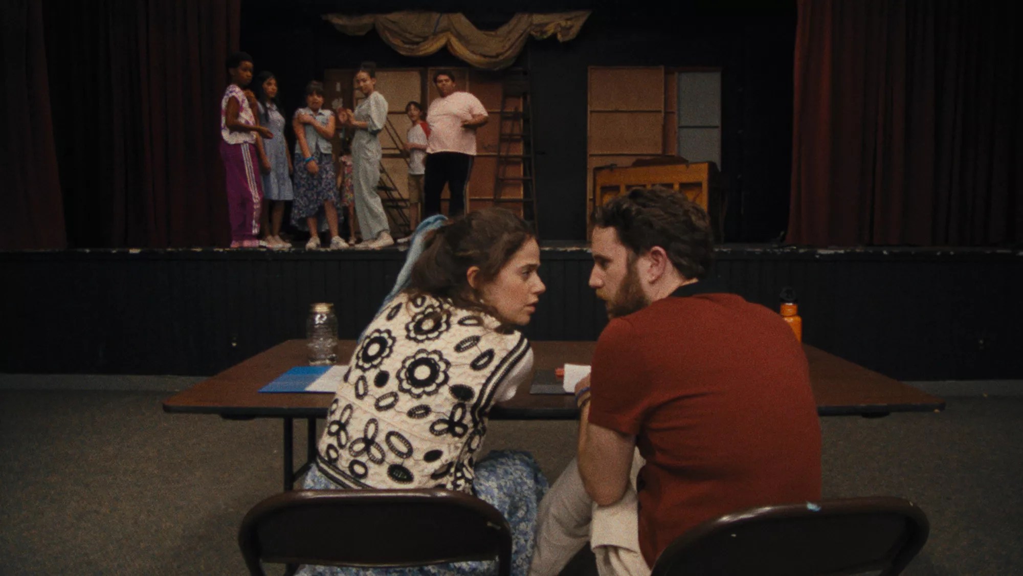 Molly Gordon and Ben Platt in the film THEATER CAMP.