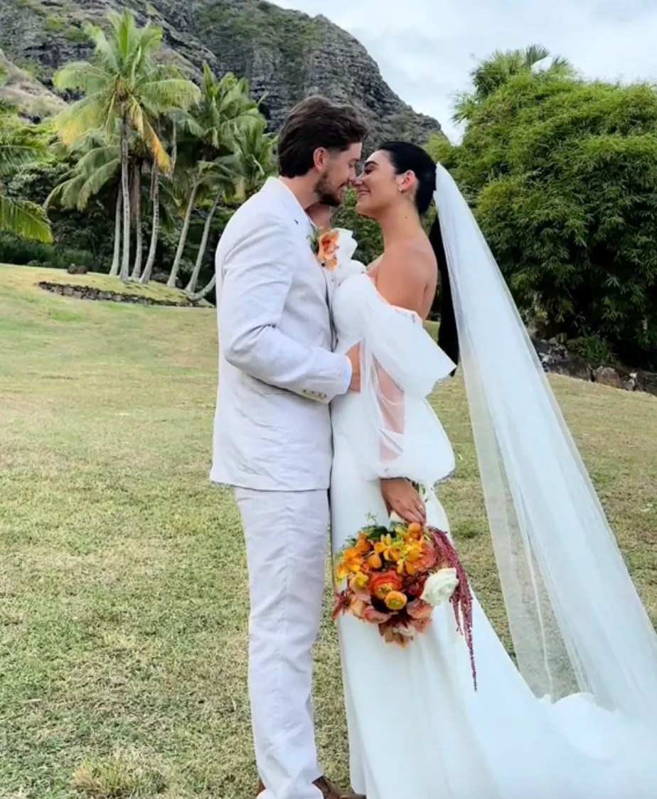 Bride hugs best man instead of husband