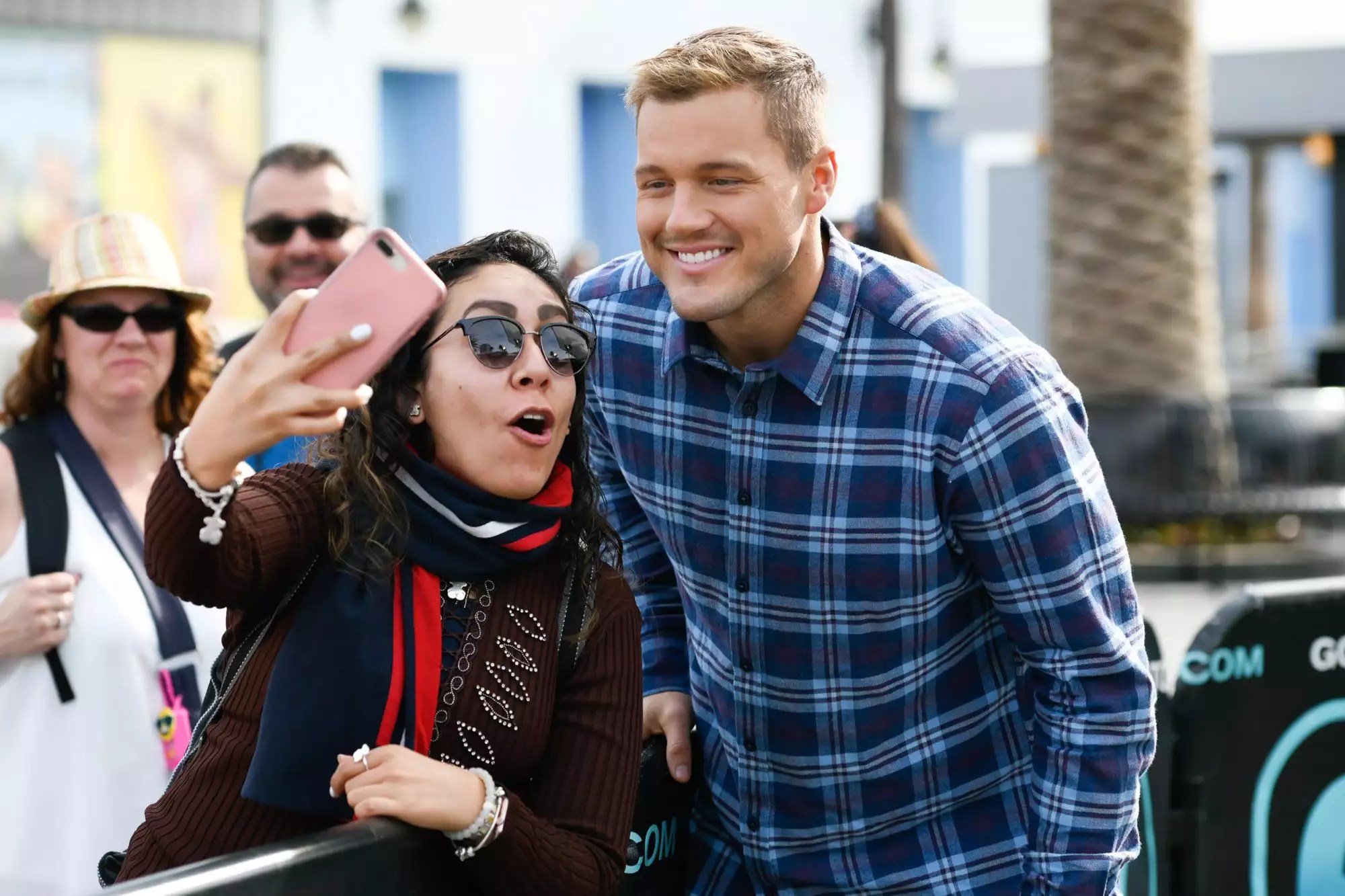 Bachelor Colton Underwood Visits &ldquo;Extra&rdquo;