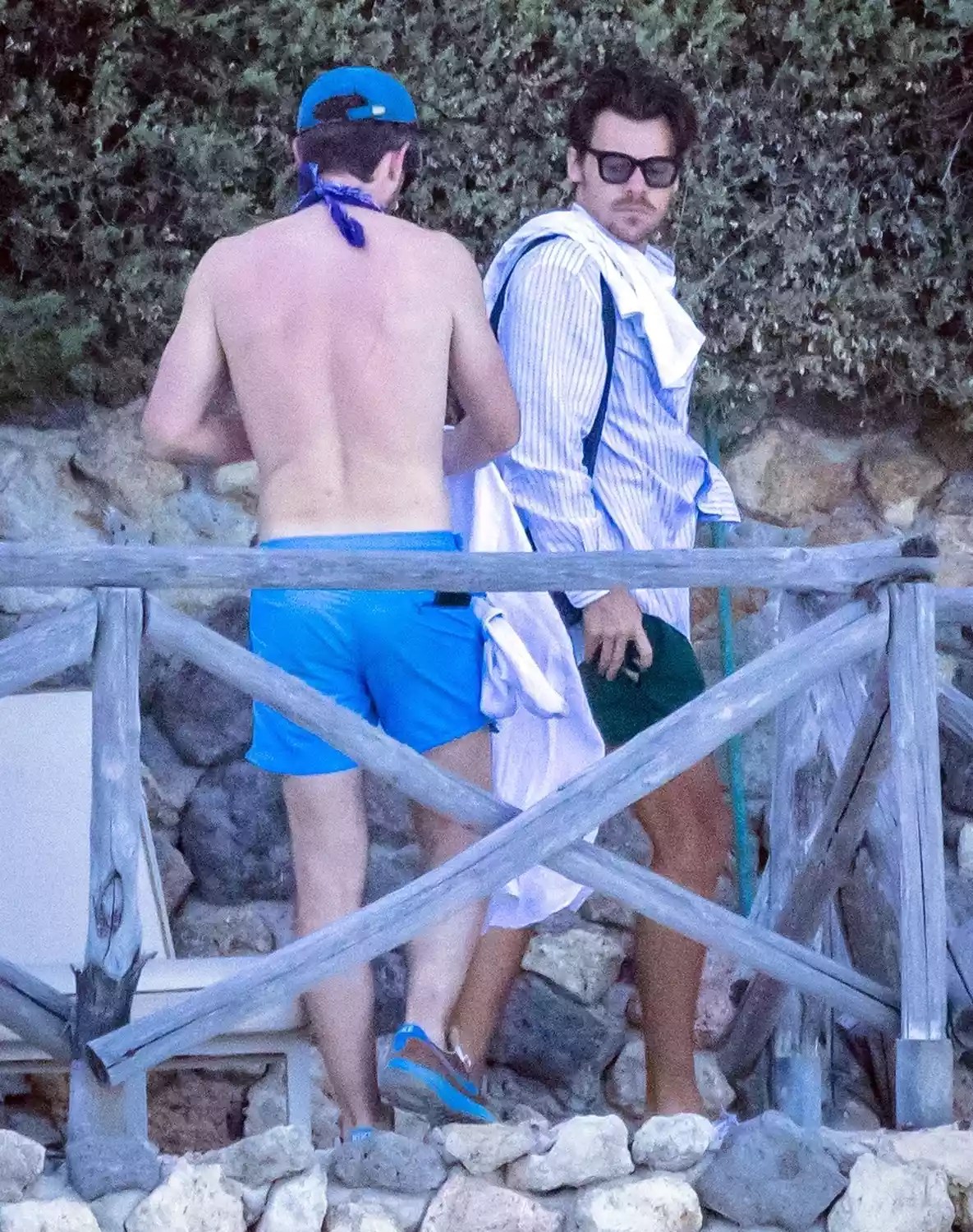Harry Styles is spotted on a late-evening gathering at the picturesque Pellicano hotel with close friends