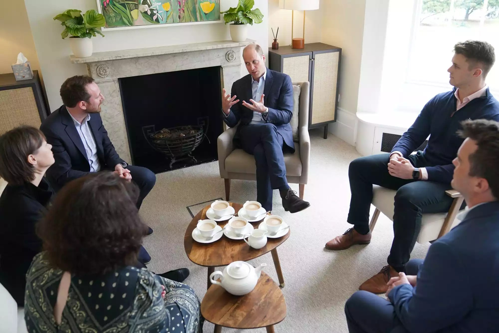 LONDON, ENGLAND - MAY 03: The Prince William, Duke Of Cambridge during a visit to the new London centre of James' Place to learn more about the charity&rsquo;s work to save the lives of men experiencing a suicidal crisis, on May 3, 2022 in London, England. (Photo Yui Mok - WPA Pool/Getty Images)