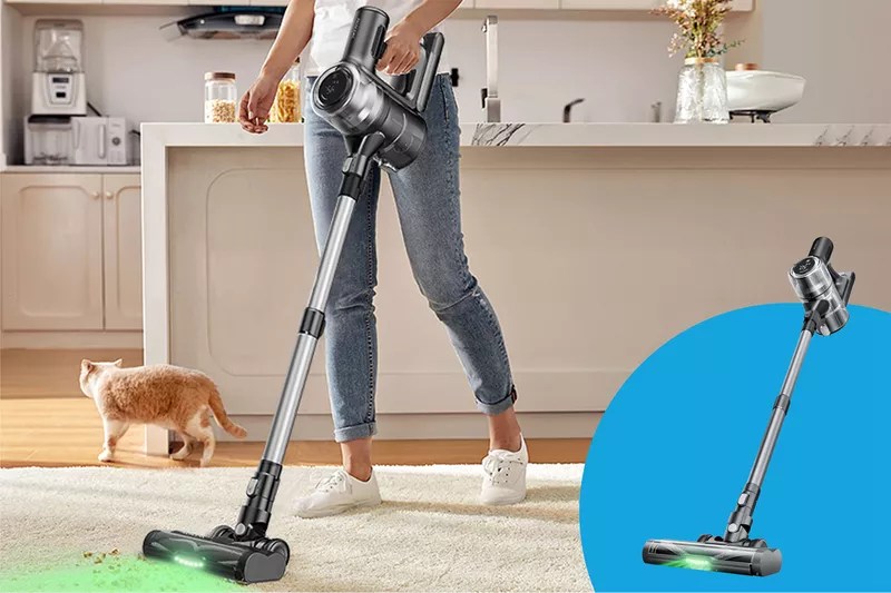 A person using the Proscenic Cordless Vacuum Cleaner to vaccum carpet