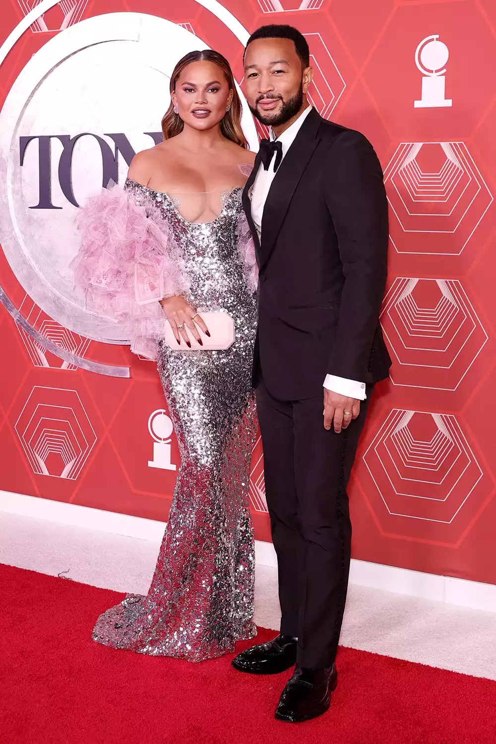 Chrissy Teigen (L) and John Legend