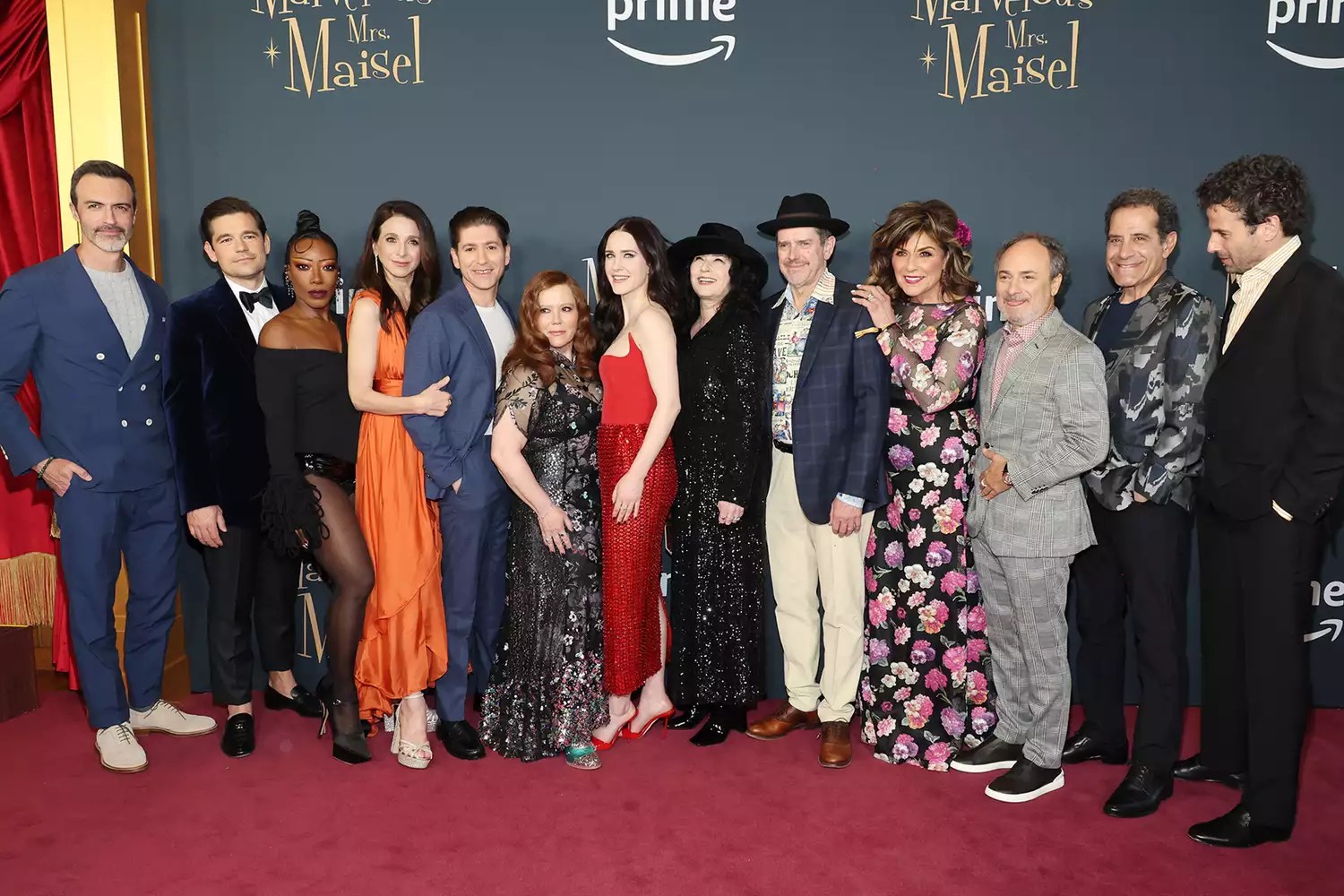 The cast and crew pose at the season 5 premiere of Prime Video&rsquo;s &ldquo;The Marvelous Mrs. Maisel&rdquo;