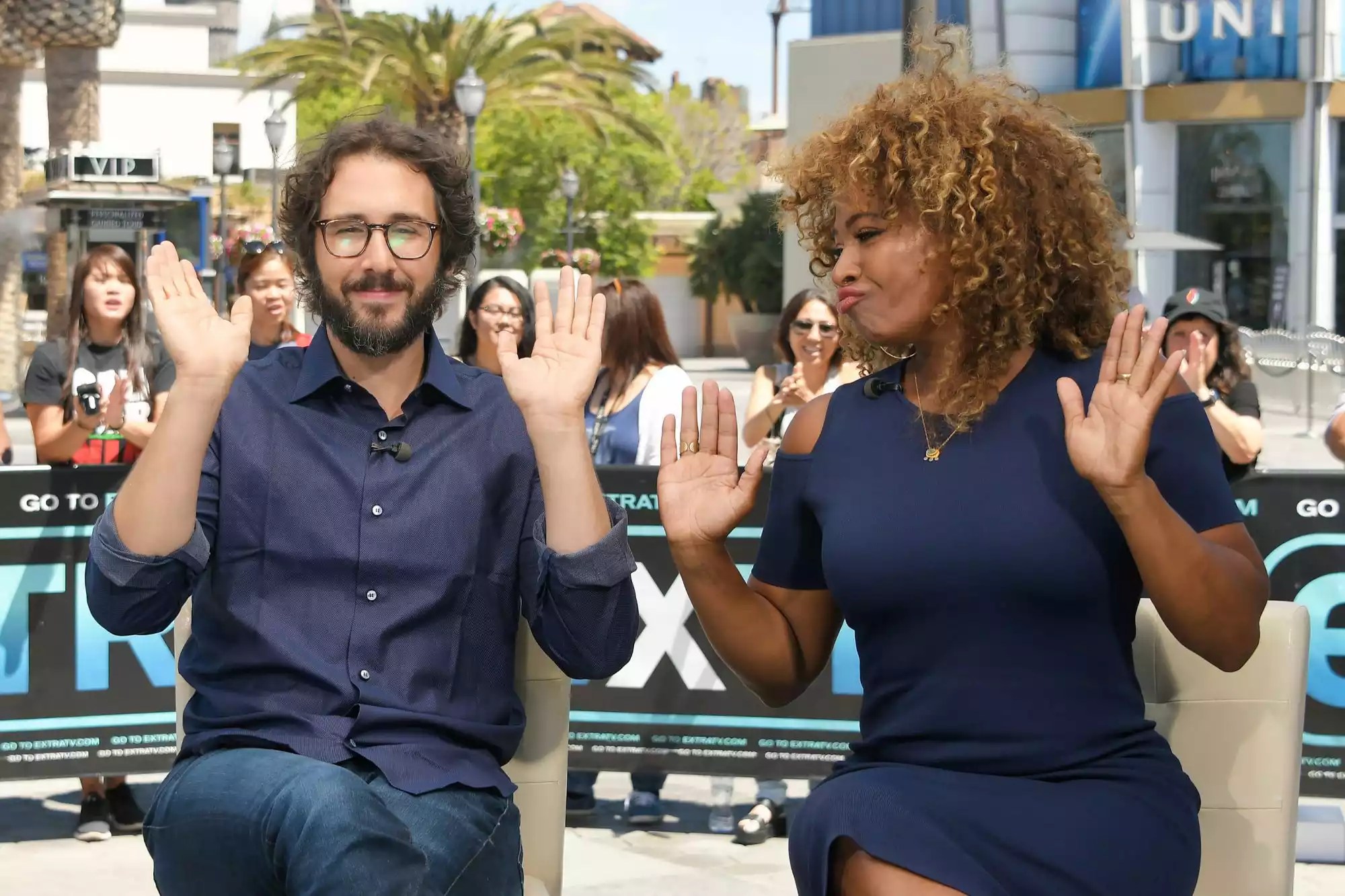 Robert Shapiro And Josh Groban Visit &ldquo;Extra&rdquo;