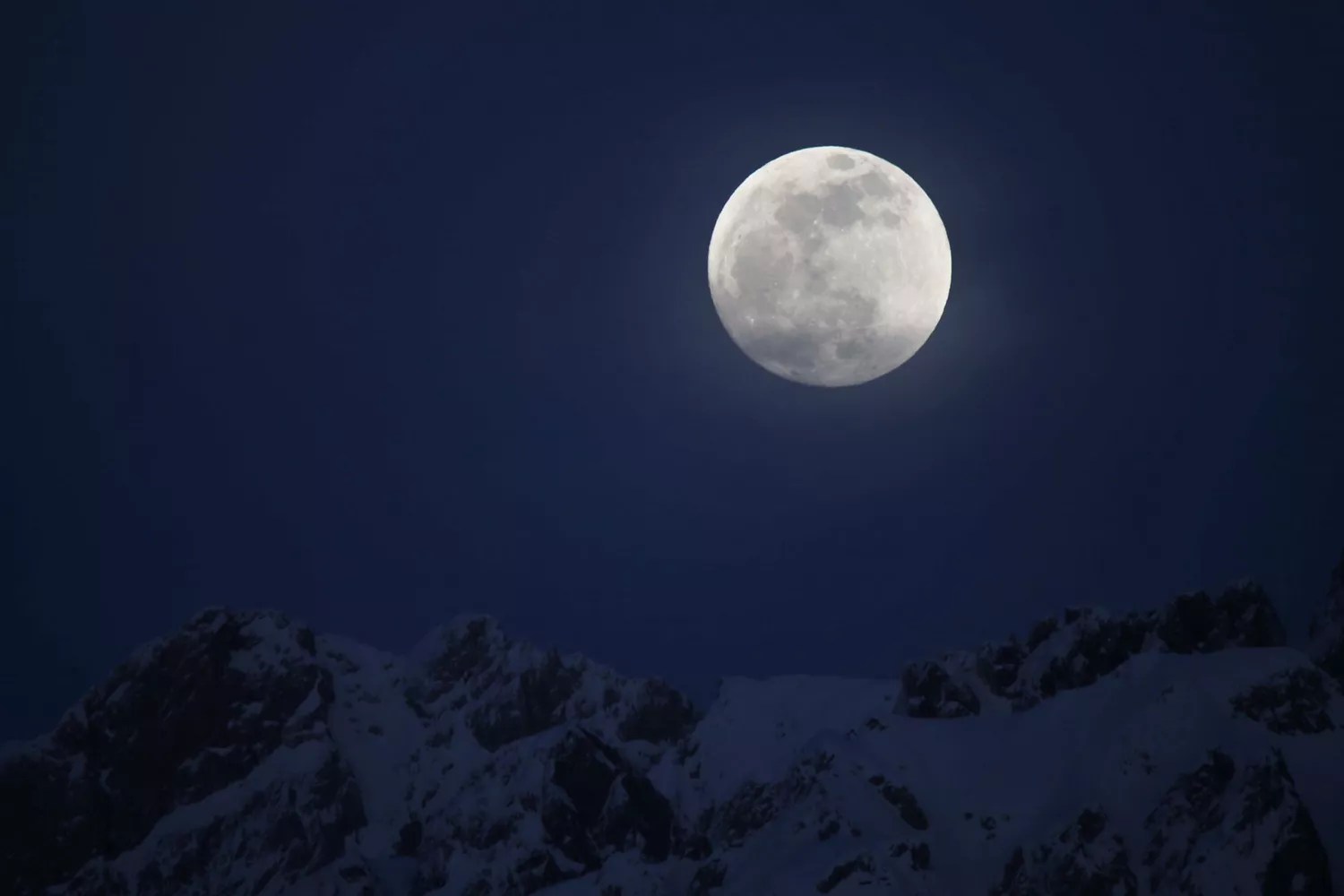 Full moon rises over Turkey&rsquo;s Hakkari