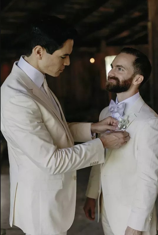 Gossip Girl’s Jason Gotay marries Michael Hartung
