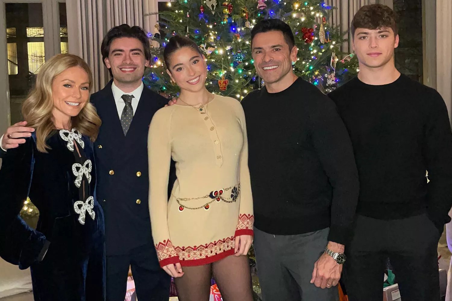Kelly Ripa, Michael, Lola, Mark, and Joaquin Consuelos