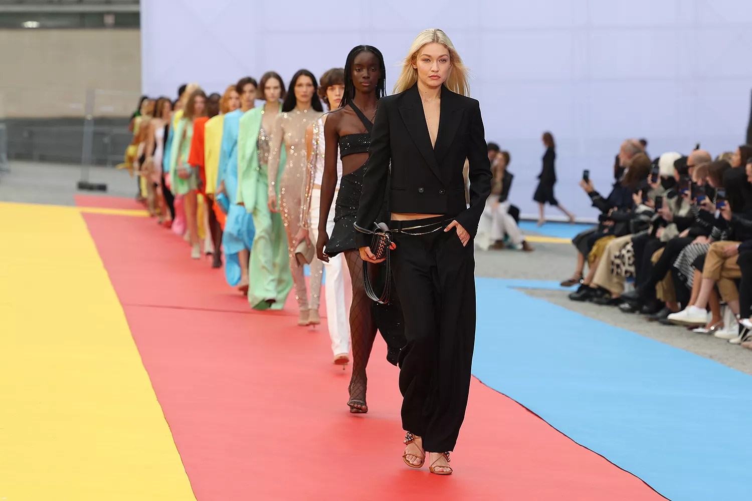 Stella McCartney : Runway - Paris Fashion Week - Womenswear Spring/Summer 2023
