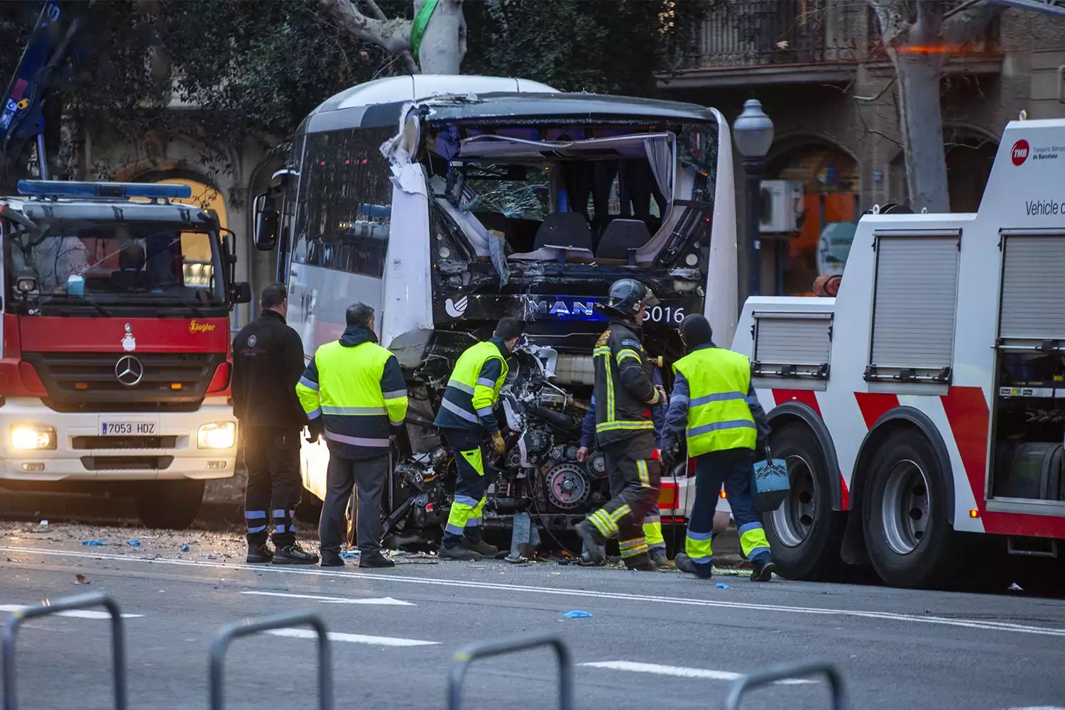 In Barcelona, Spain, on March 1, 2025, a serious accident involving two tourist buses on Avinguda Diagonal leaves 53 people injured, four of whom are in critical condition, including a 17-year-old minor.