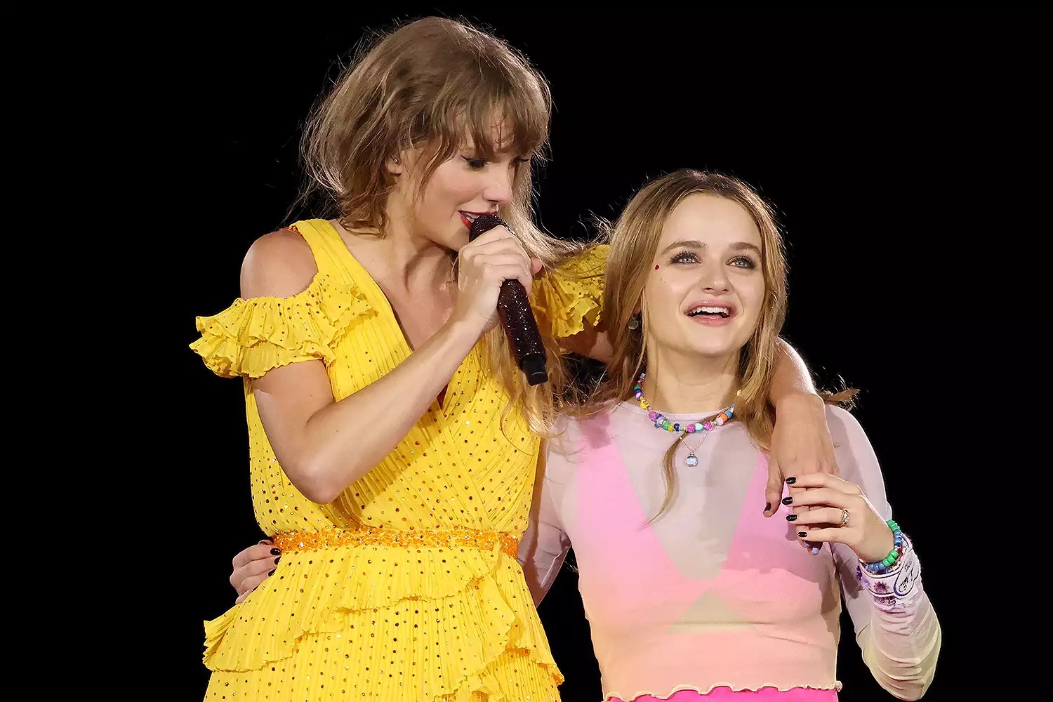 Joey King Says Taking The Stage With Taylor Swift Was &lsquo;:Like an Ice Bath&rsquo;