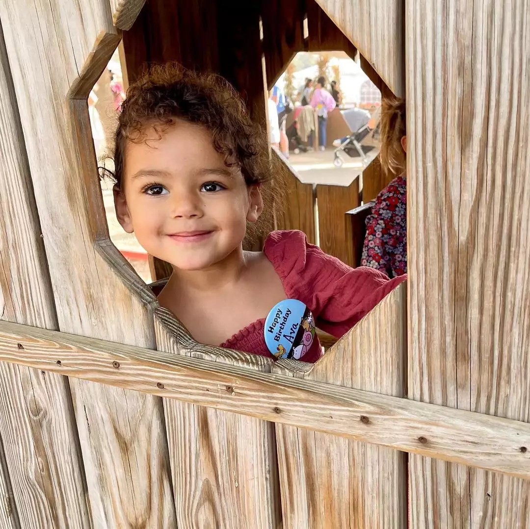 Amber Stevens West - Ava
