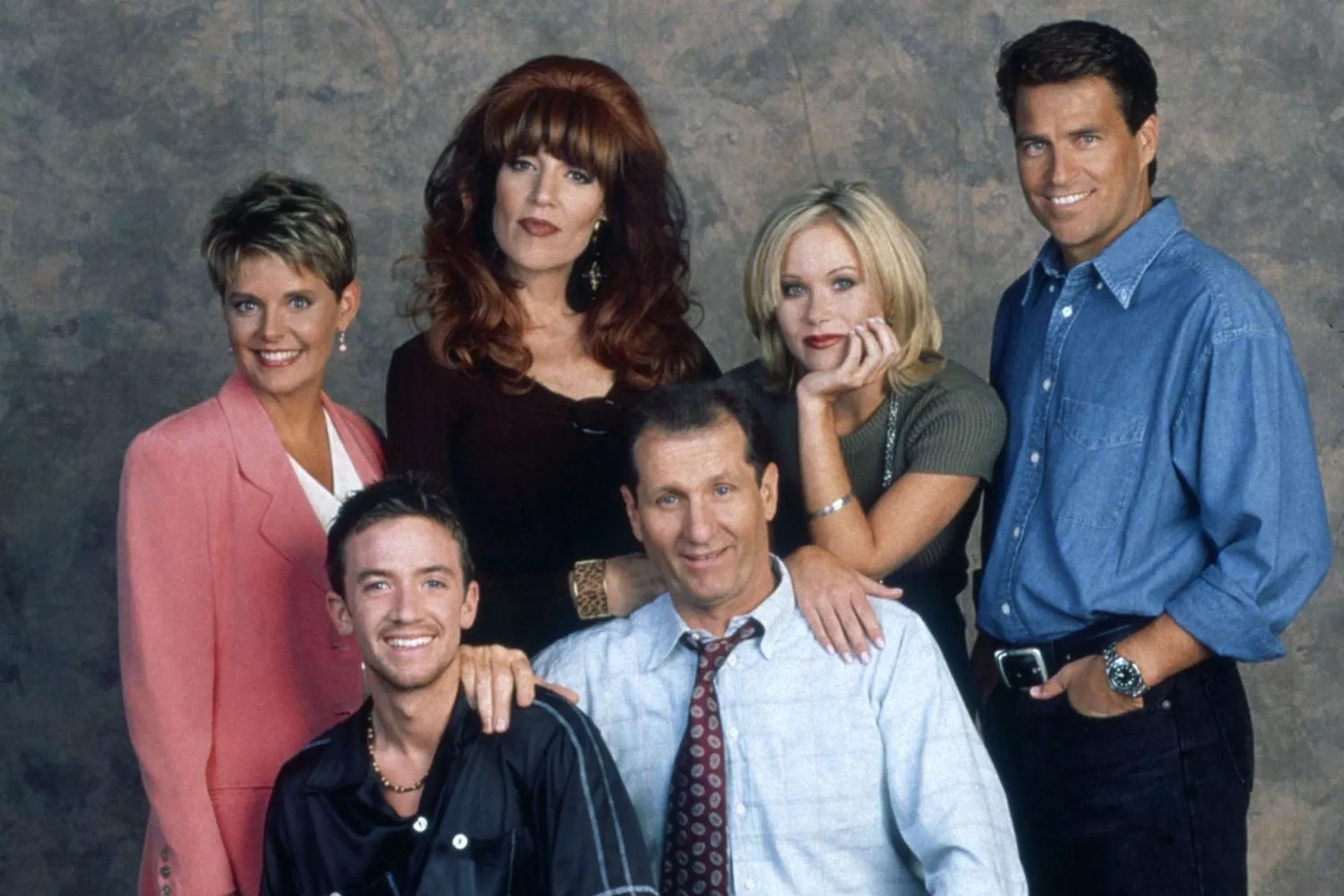 MARRIED&hellip;WITH CHILDREN, (aka MARRIED WITH CHILDREN), clockwise from bottom left: Lucky (the Dog), David Faustino, Amanda Bearse, Katey Sagal, Christina Applegate, Ted McGinley, Ed O&rsquo;Neill, (1996), 1987-1997.