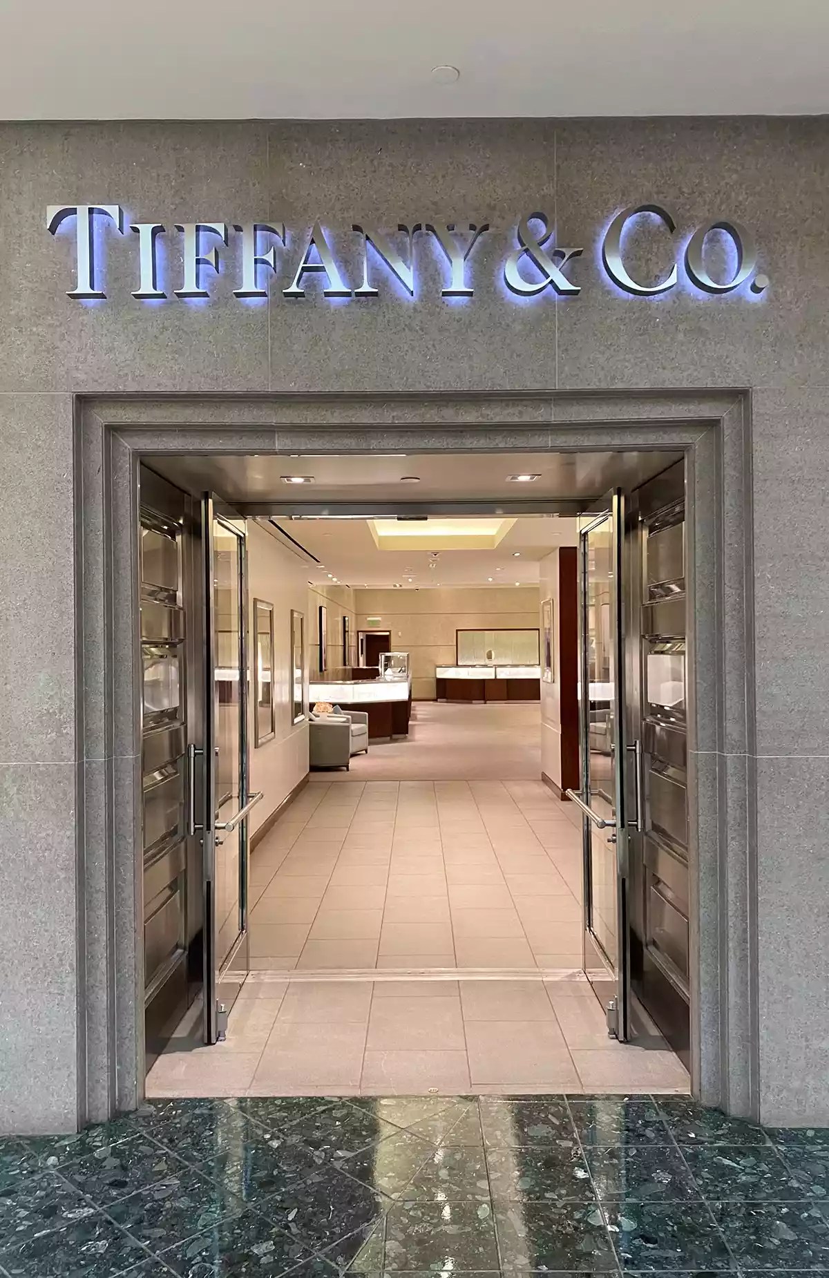 Tiffany &amp; Co store entrance