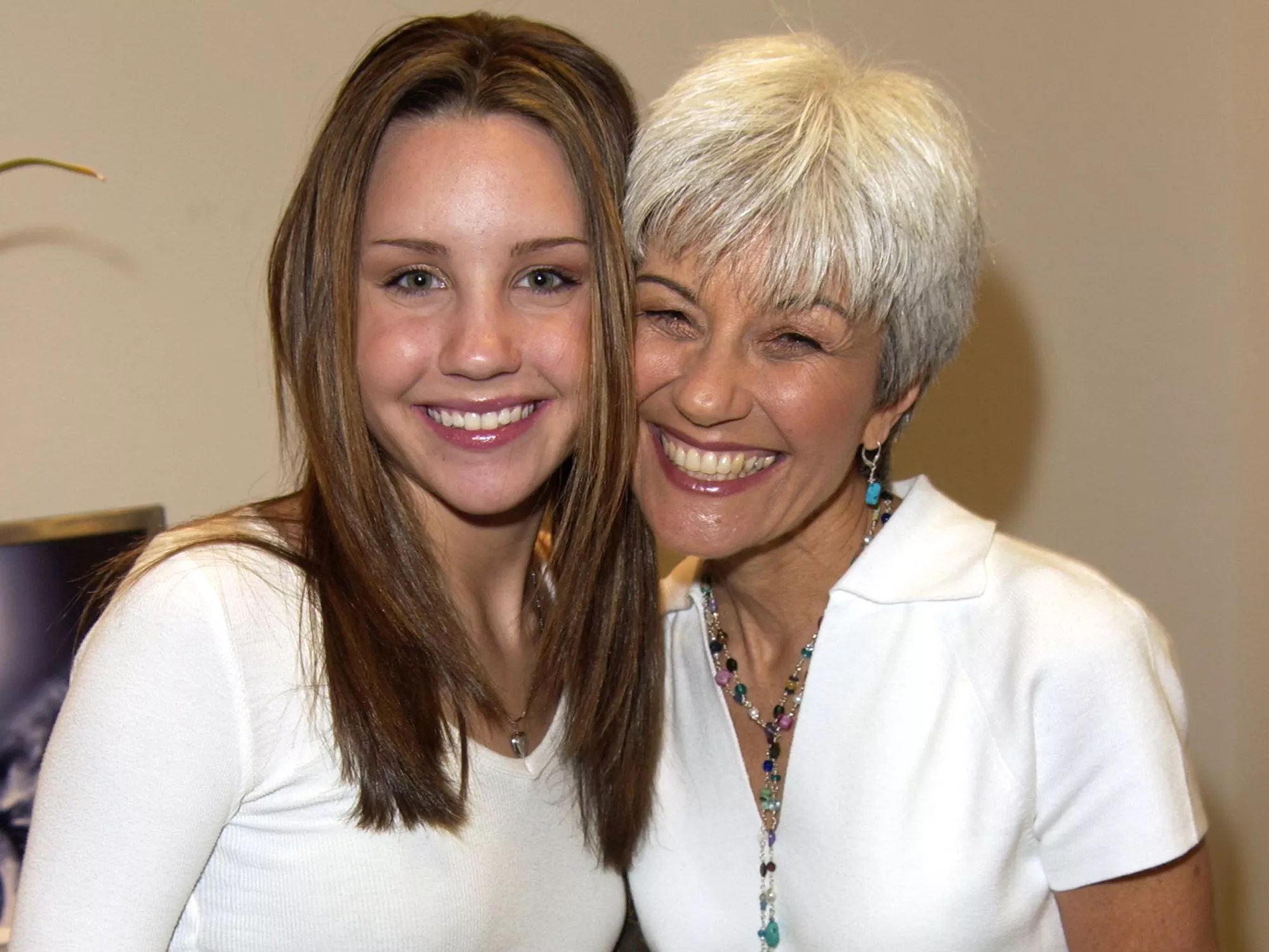 Amanda Bynes with her mother Lynn Bynes.