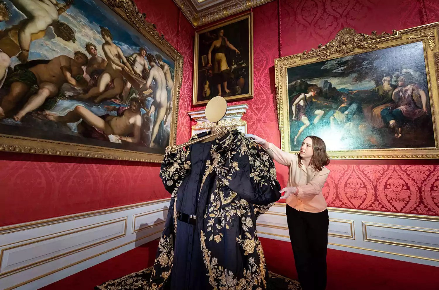 Blake Lively&rsquo;s Met Gala Gown and Beyonce&rsquo;s Most Regal Look Are Displayed at New Kensington Palace Exhibit