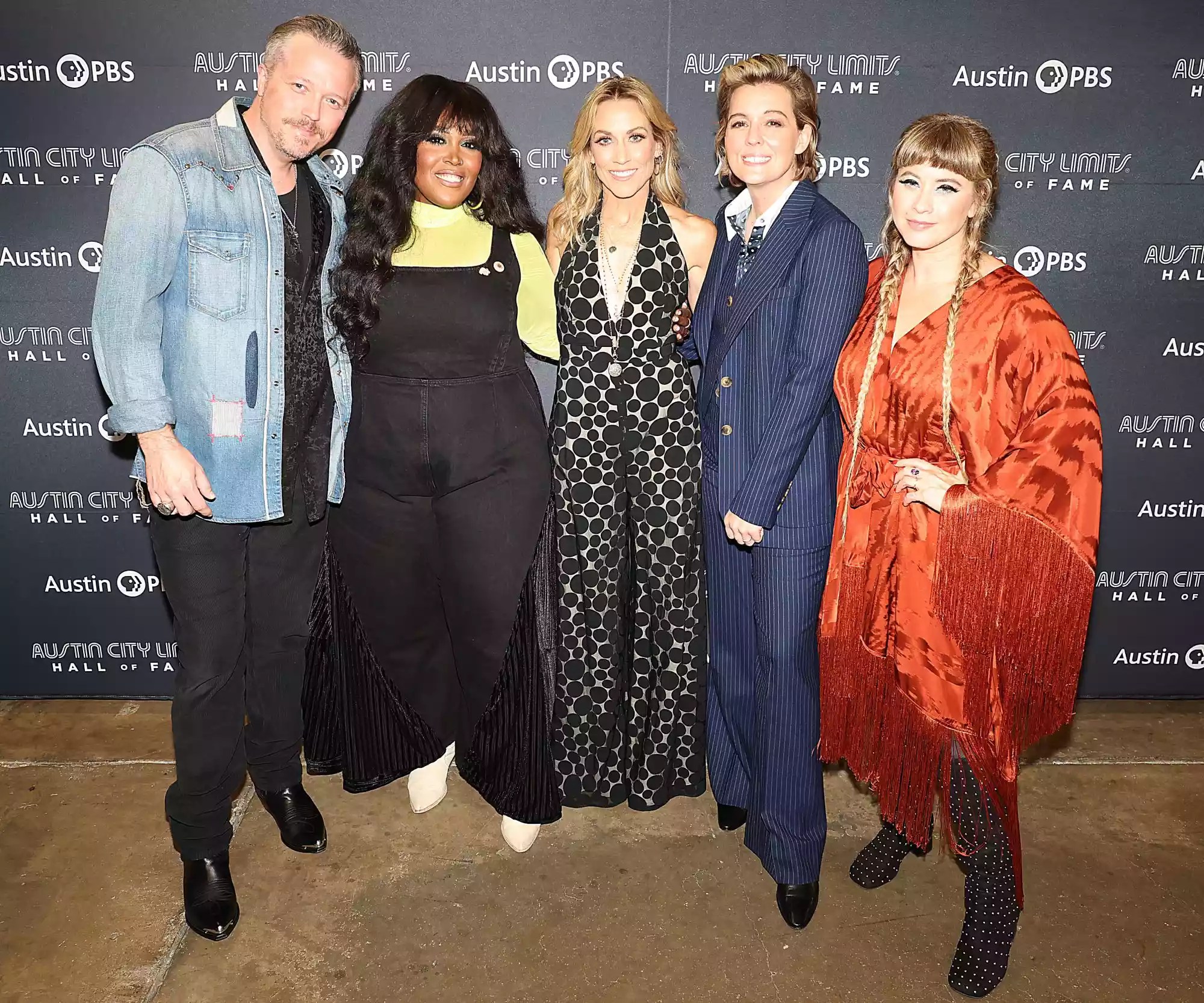 AUSTIN, TEXAS - OCTOBER 27: (L-R) Jason Isbell, Brittney Spencer, HonoreeSheryl Crow, Brandi Carlile and Jess Wolfe attend the 2022 Austin City Limits Hall Of Fame Induction Ceremony at ACL Live on October 27, 2022 in Austin, Texas. (Photo by Gary Miller/Getty Images)