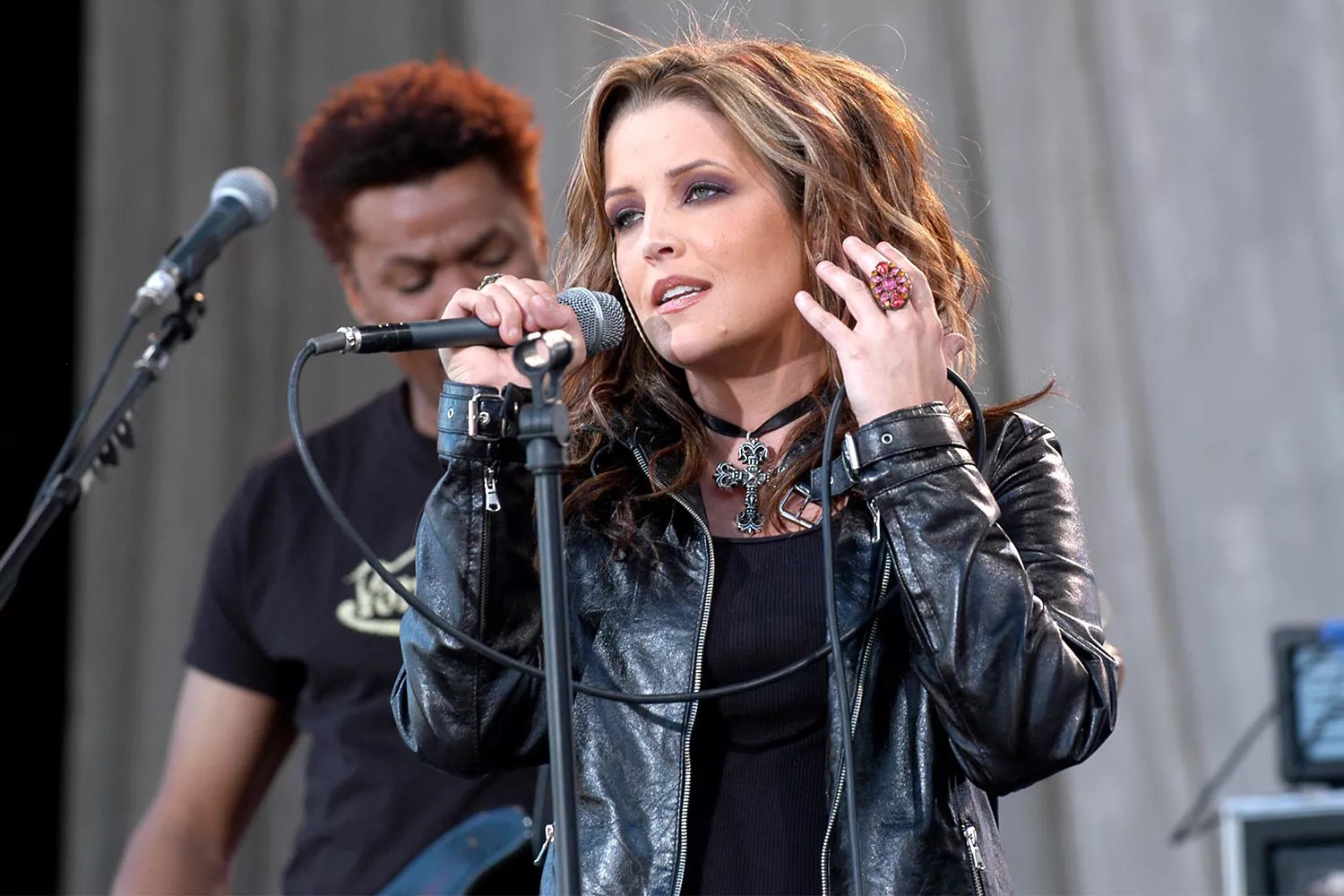 Lisa Marie Presley during Lisa Marie Presley First Public Performance Taped for Good Morning America at El Capitan Parking Lot in Hollywood, California, United States. <em><strong>Exclusive</strong></em> (Photo by Jeff Kravitz/FilmMagic, Inc)