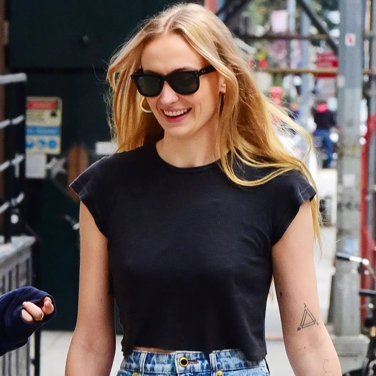 Sophie Turner comes out of Taylor Swift&rsquo;s apartment and heads to lunch at Bubby&rsquo;s with a friend.