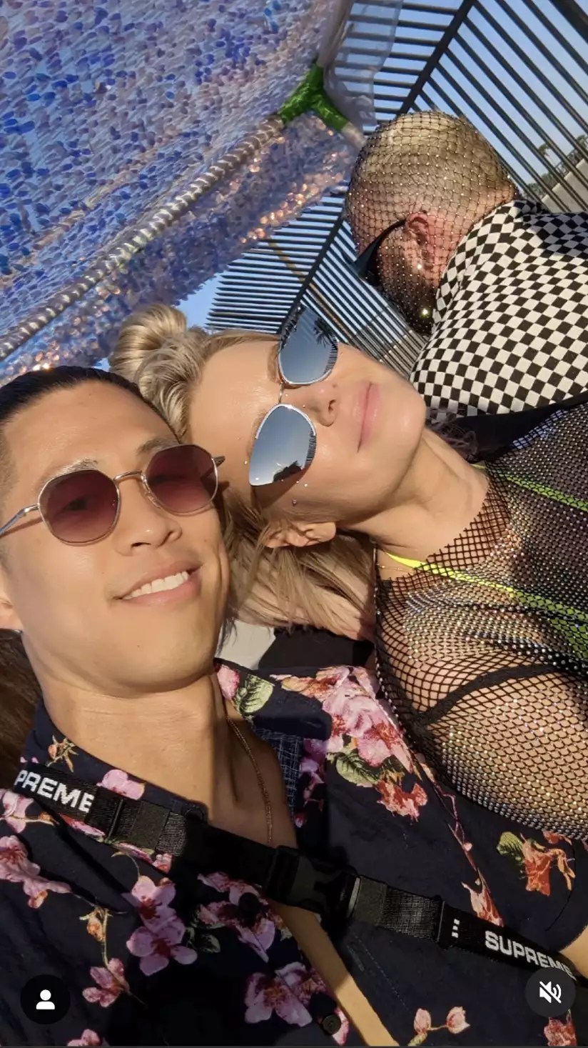 https://www.instagram.com/p/CrM9kQ0MkvM/?hl=en Verified When a green texter invades Coachella, turn sound on at the end 2w