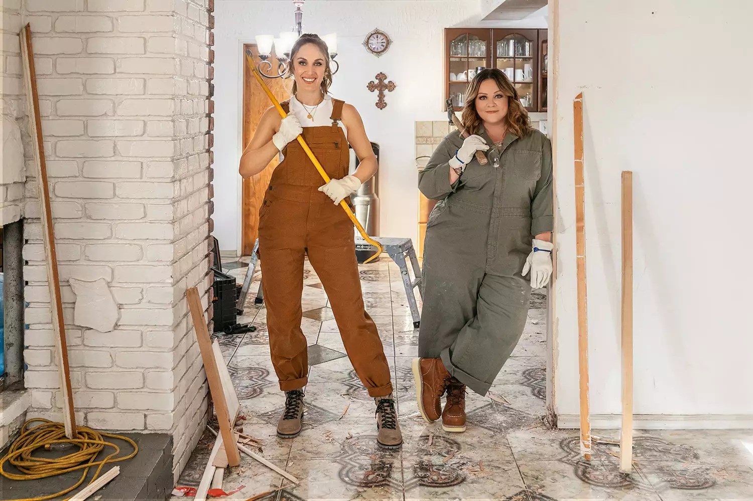 Melissa McCarthy and Jenna Perusich: HGTV Show The Great Give Back 2022 credit: HGTV
