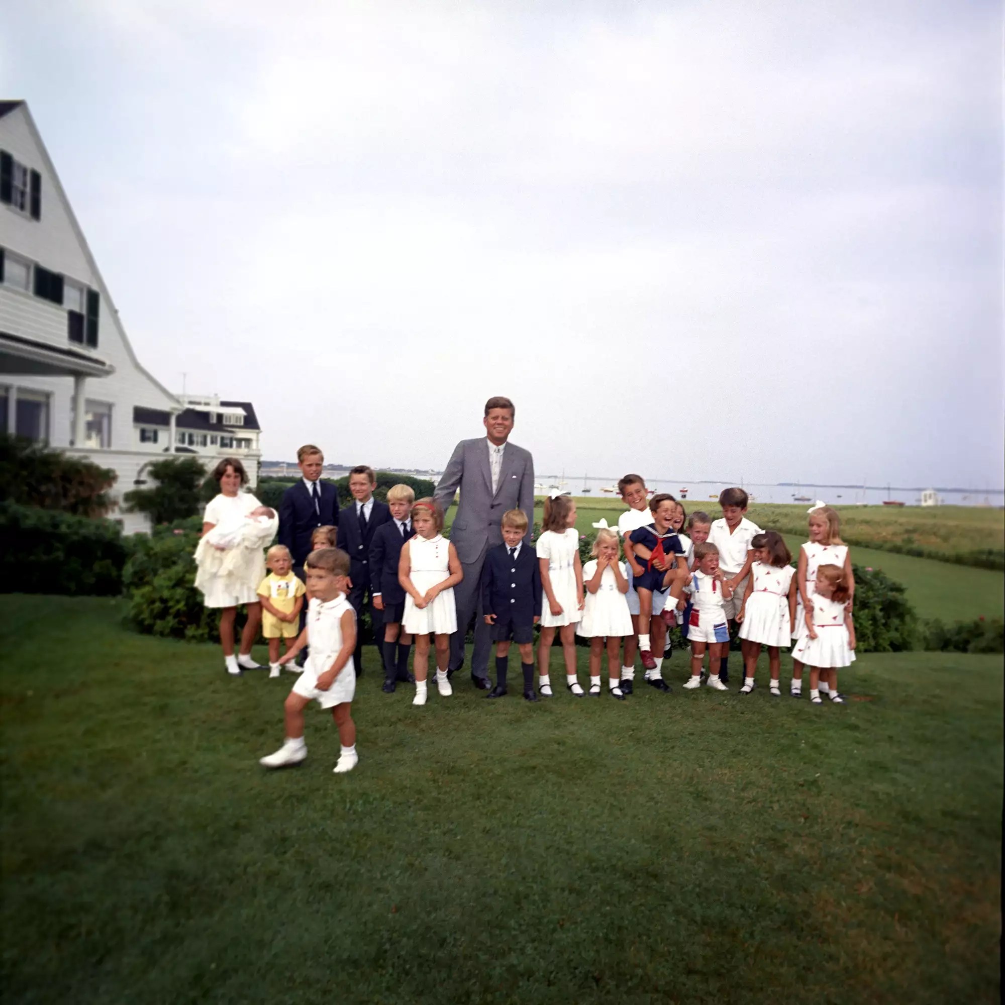 F:PHOTOMediaFactory ActionsRequests DropBox38875#JFK LibraryST-C260-11-63 .jpg